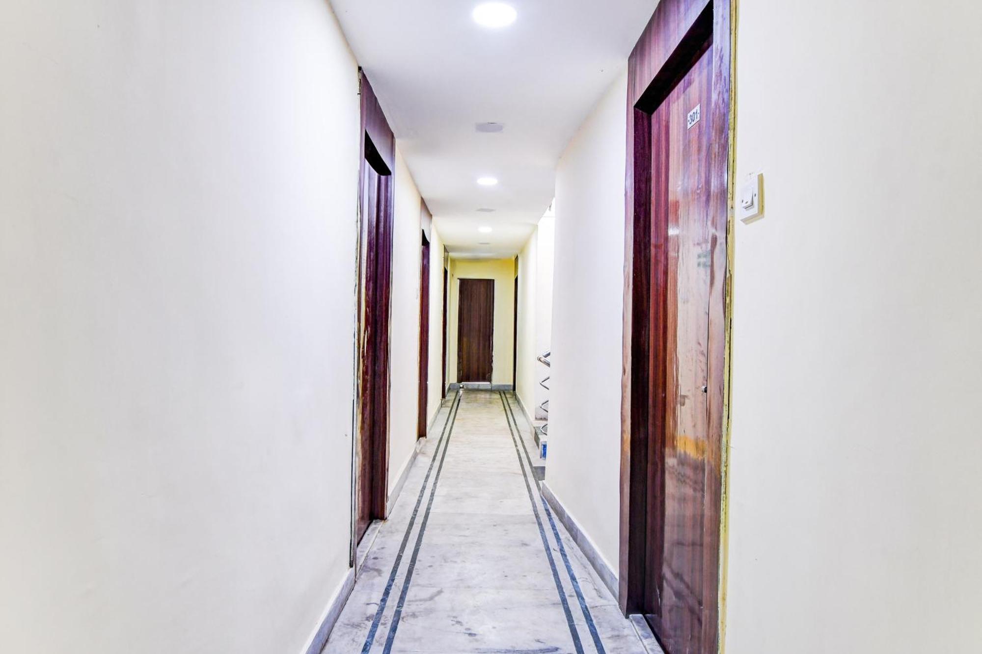 Super Hotel O Tagore Park Ruby Road Колката Екстер'єр фото