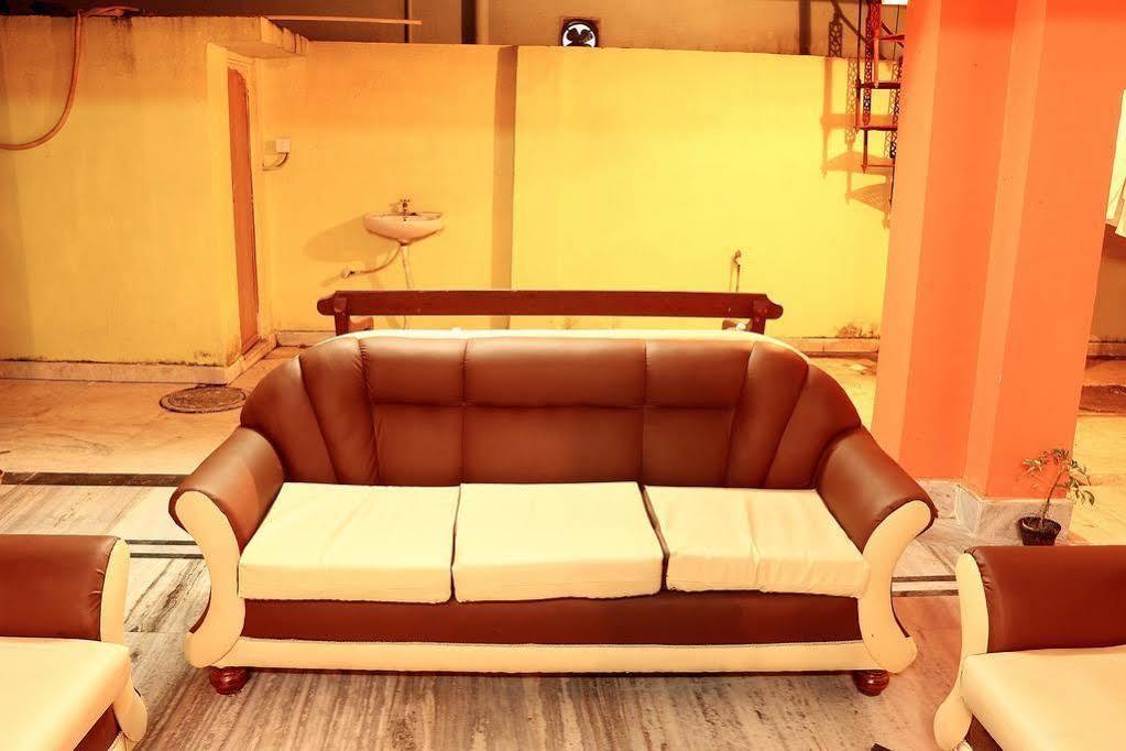 Super Hotel O Tagore Park Ruby Road Колката Екстер'єр фото