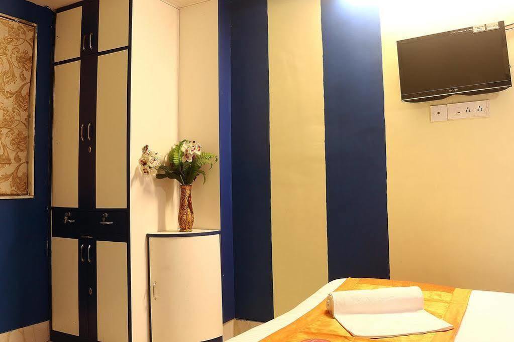 Super Hotel O Tagore Park Ruby Road Колката Екстер'єр фото